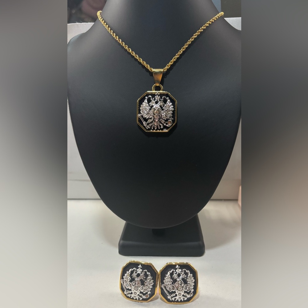 Joan Rivers Gold and Silver Necklace Set With matching clip on earrings